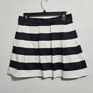 NWT! French Connecting Black and White Stripped Mini Skirt. Size 6.